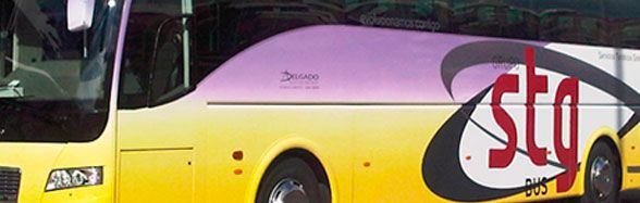 Autocares Delgado bus empresarial amarillo 